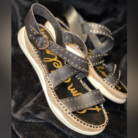 Black Sandals with Woven Straps and Cushioned Sole - Picture 1 of 15